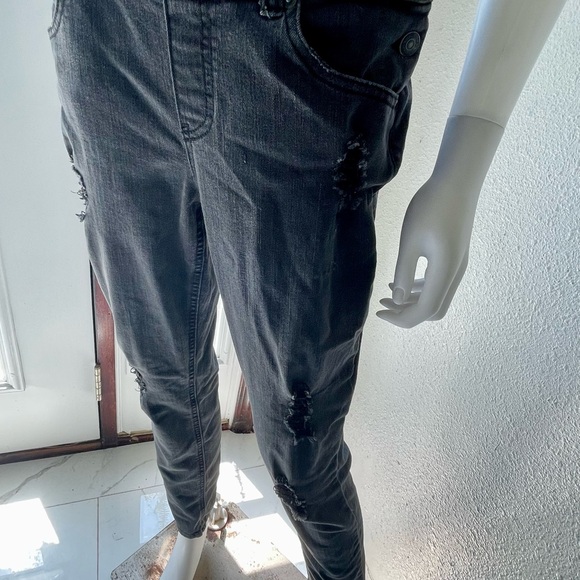 Almost Famous Distressed Overalls - Picture 5 of 13